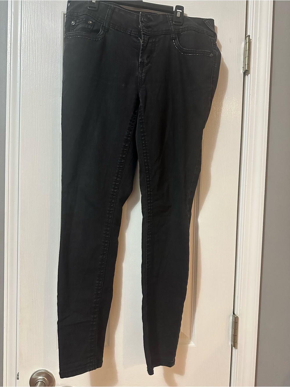Wallflower Classic Black Women’s Skinny Jeans- size 7